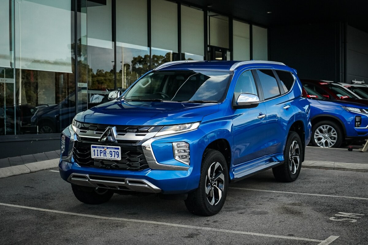 Mitsubishi Pajero Sport image 1