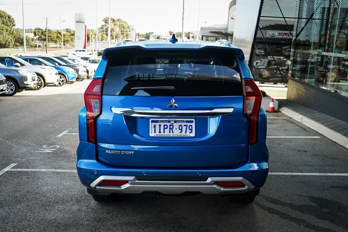 Mitsubishi Pajero Sport image 4