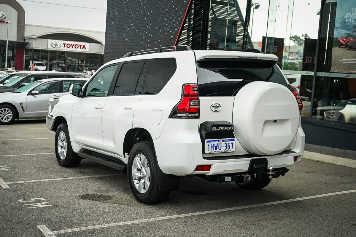 Toyota Landcruiser Prado image 3