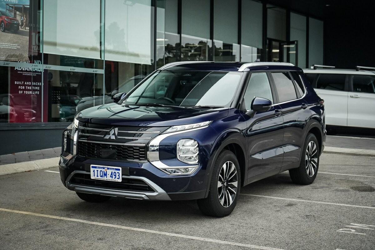 Mitsubishi Outlander image 1