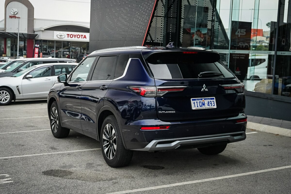 Mitsubishi Outlander image 3
