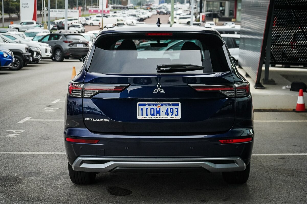 Mitsubishi Outlander image 4