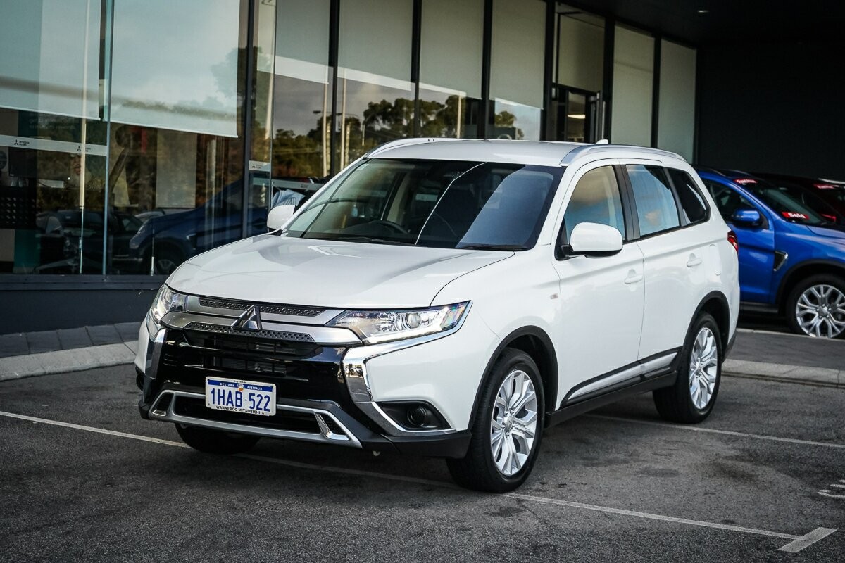 Mitsubishi Outlander image 1