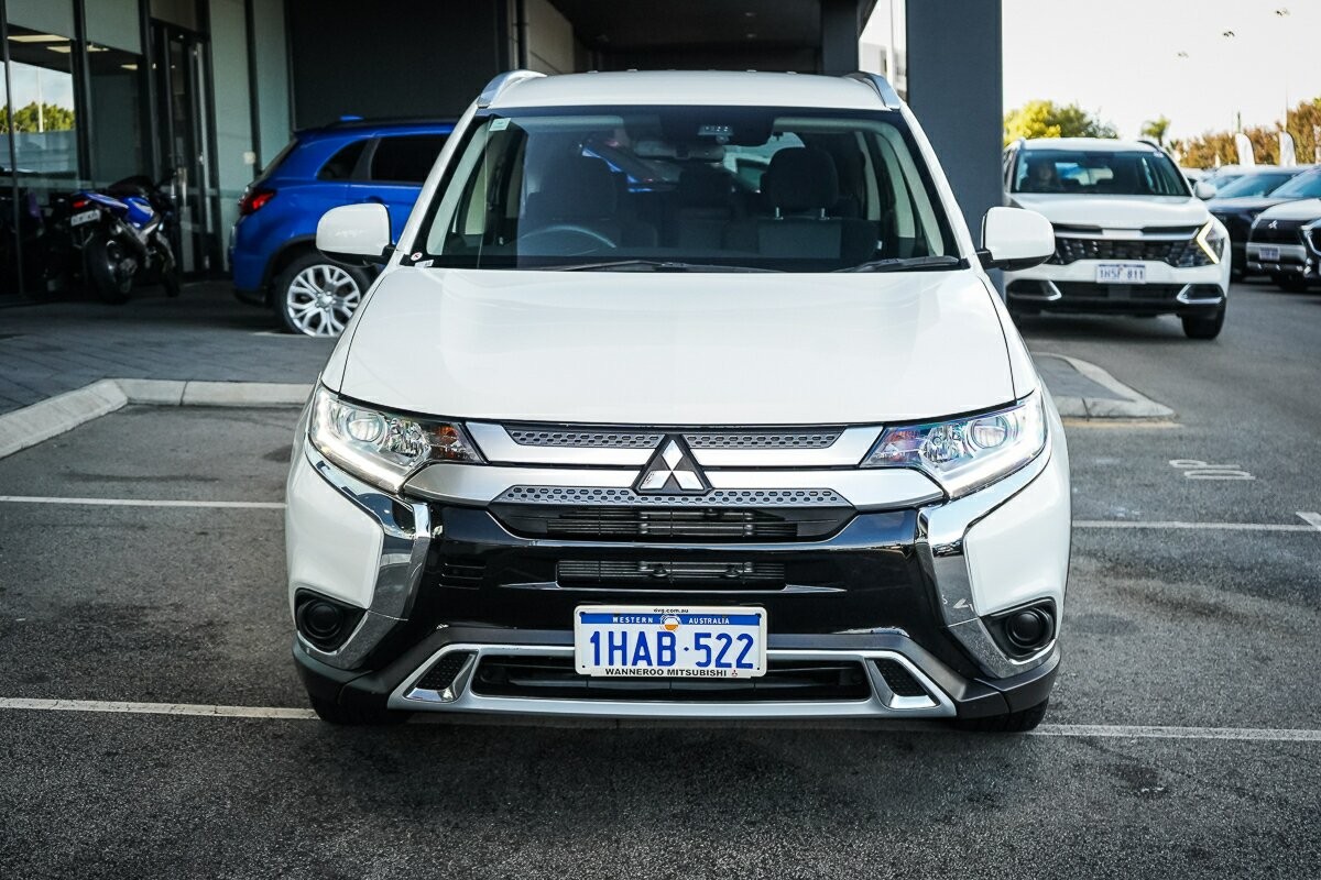 Mitsubishi Outlander image 2