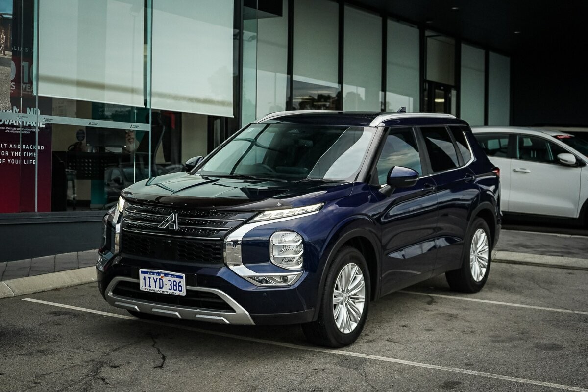 Mitsubishi Outlander image 1