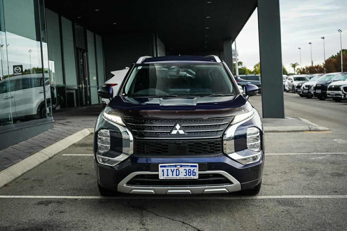 Mitsubishi Outlander image 2