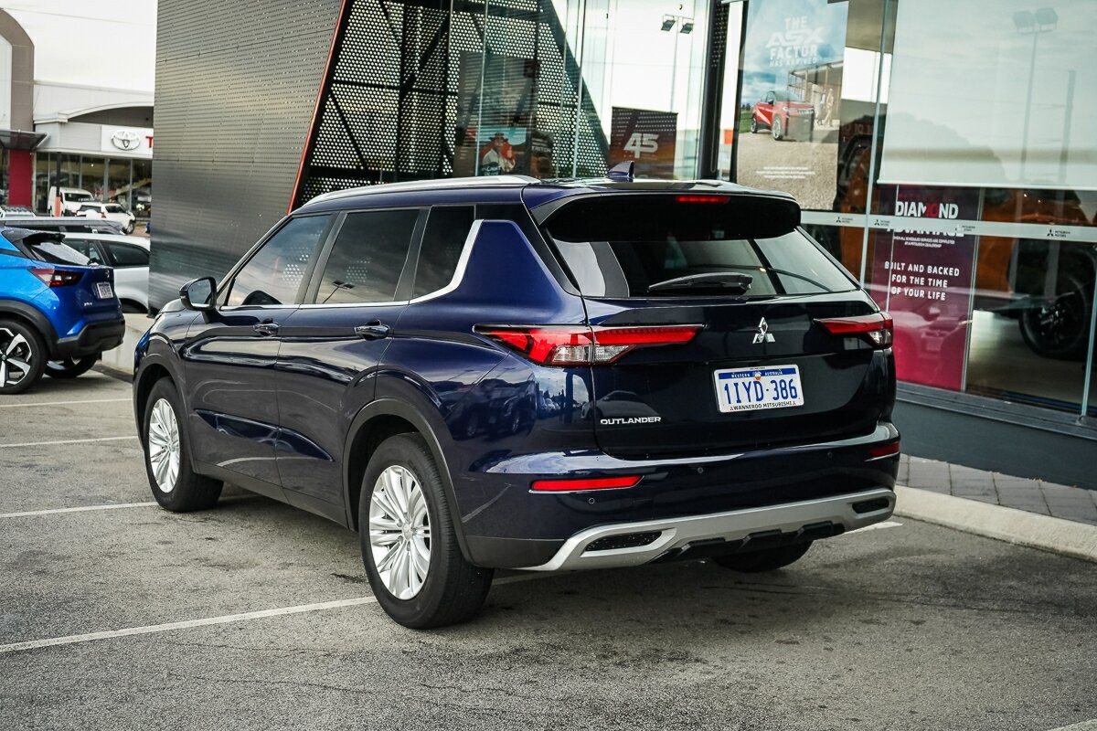 Mitsubishi Outlander image 3