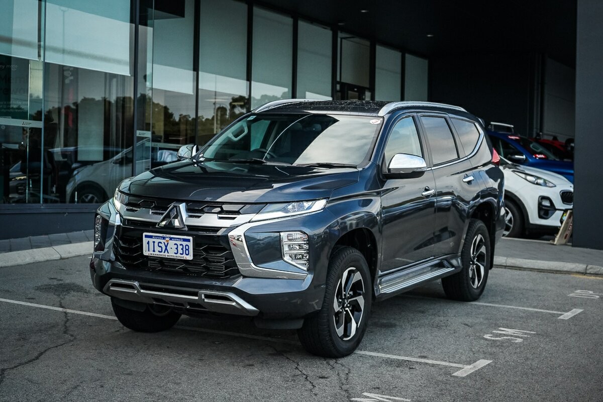 Mitsubishi Pajero Sport image 1