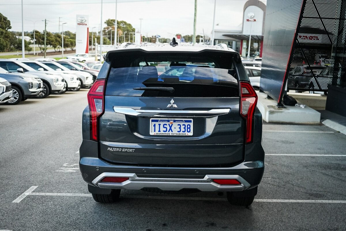 Mitsubishi Pajero Sport image 4