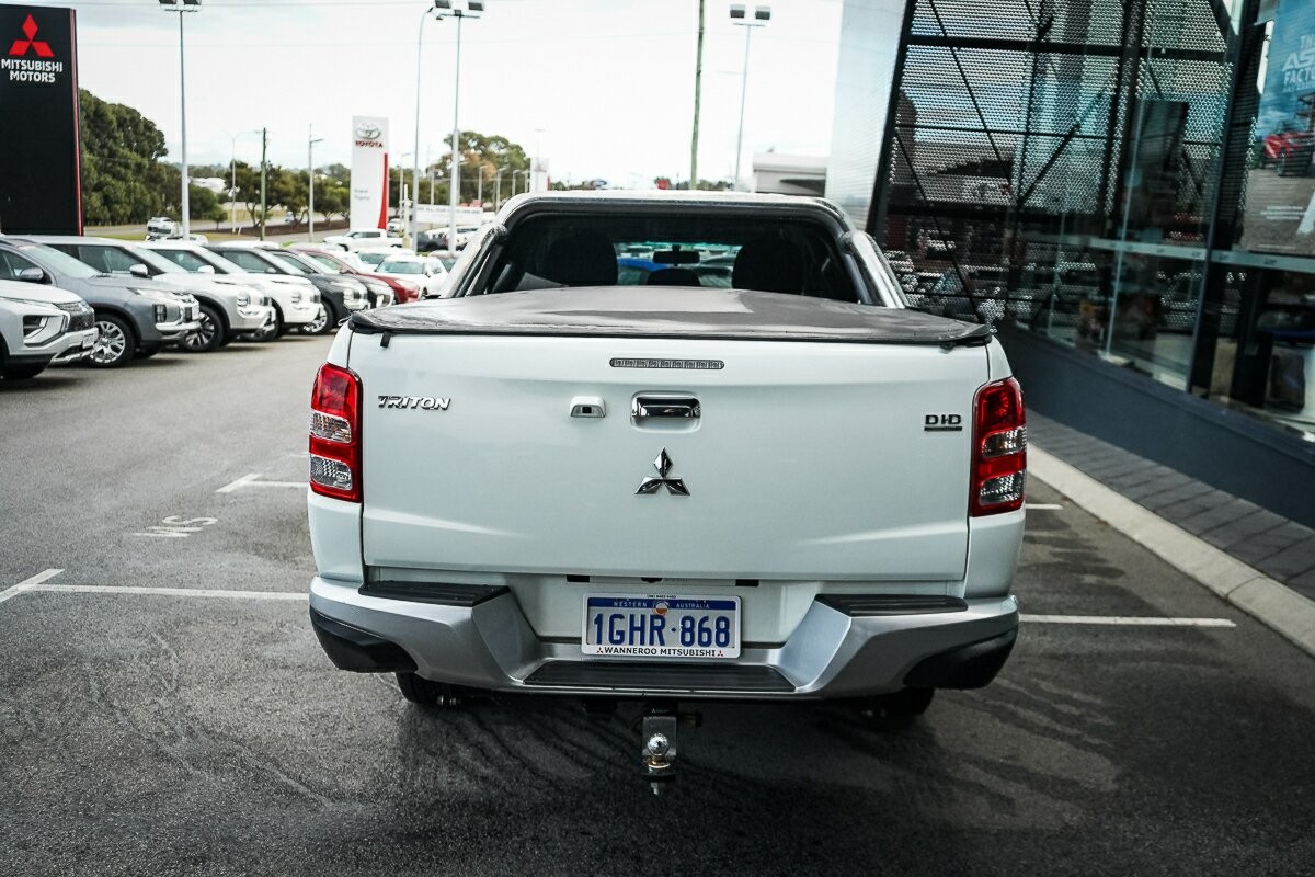 Mitsubishi Triton image 4