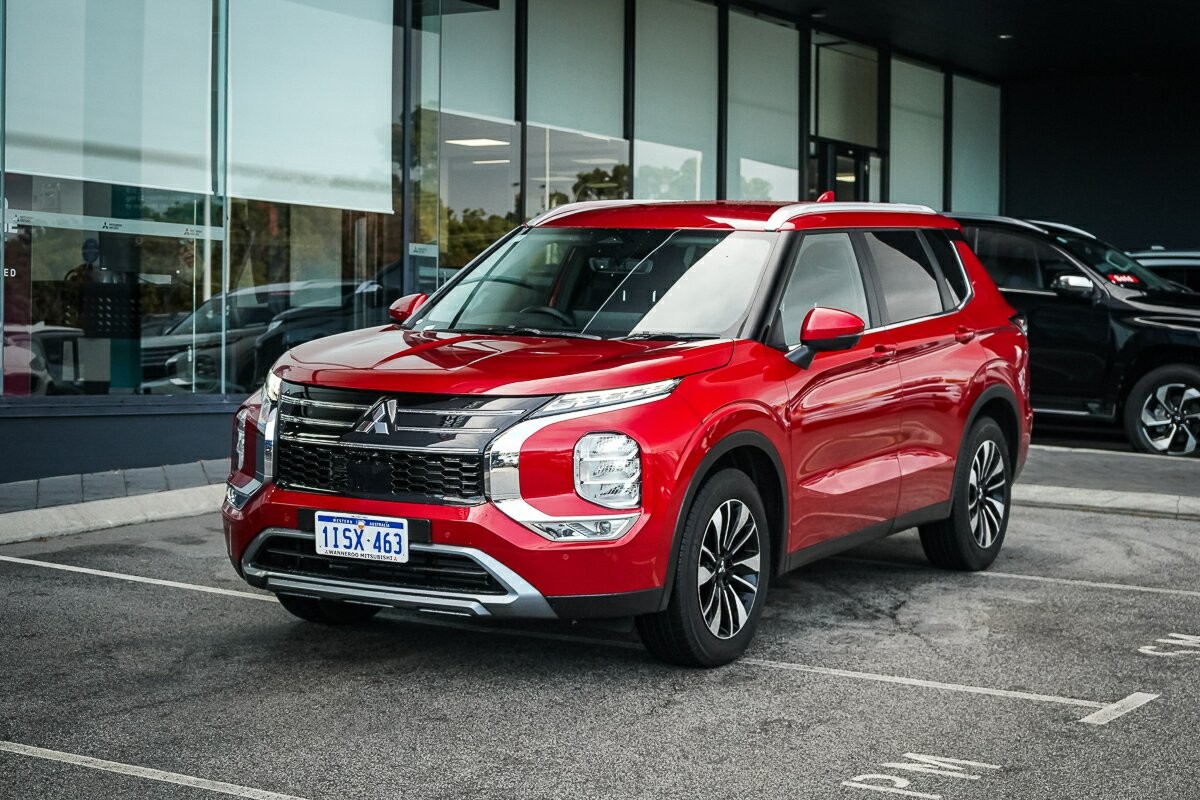 Mitsubishi Outlander image 1