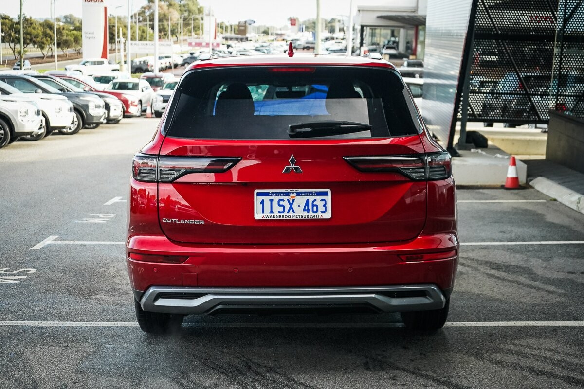 Mitsubishi Outlander image 4