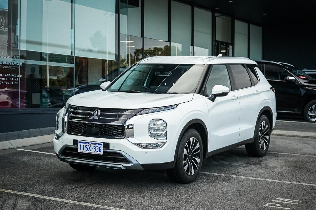 Mitsubishi Outlander image 1