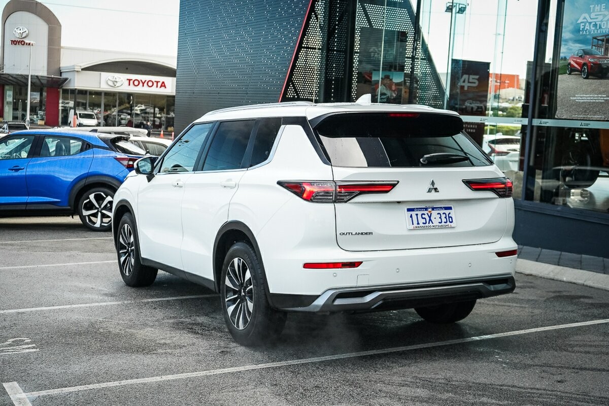 Mitsubishi Outlander image 3