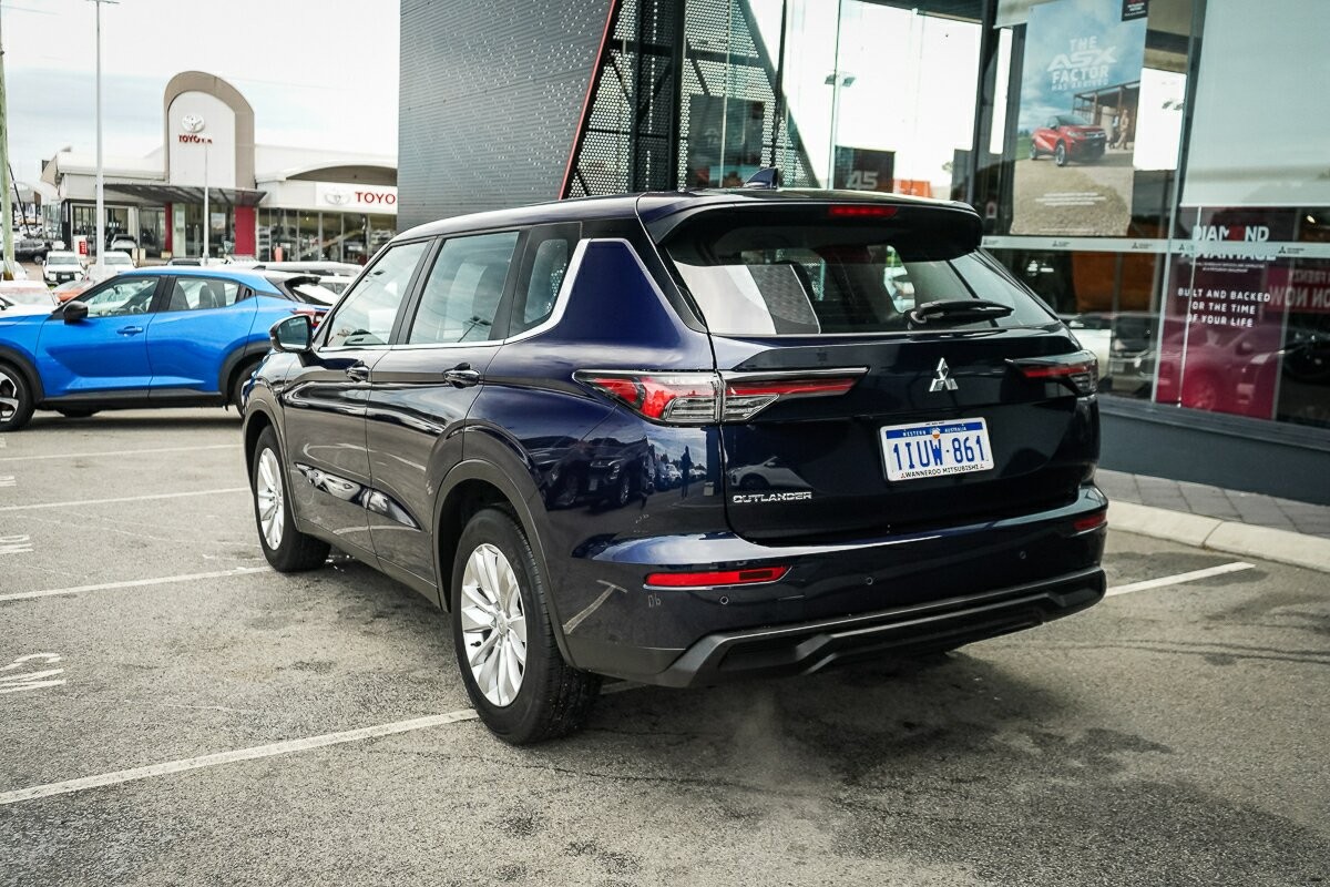 Mitsubishi Outlander image 3