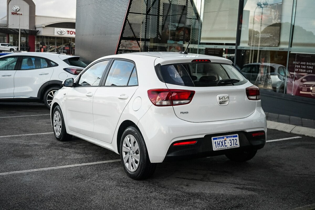 Kia Rio image 3