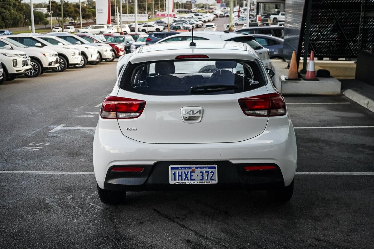 Kia Rio image 4
