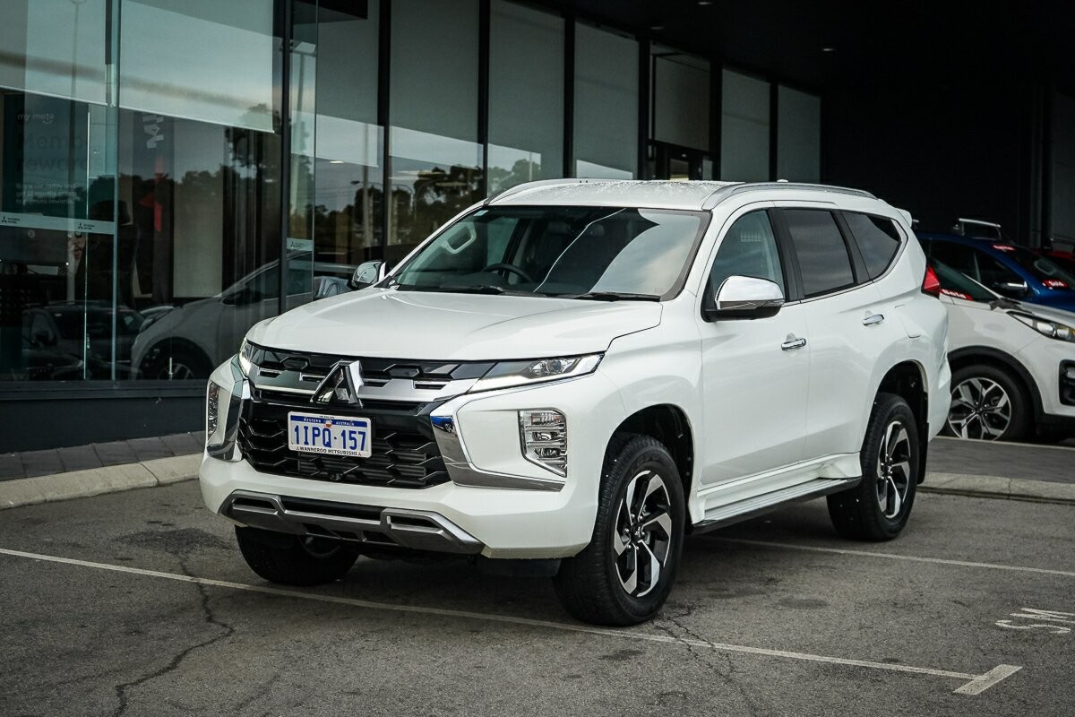 Mitsubishi Pajero Sport image 1