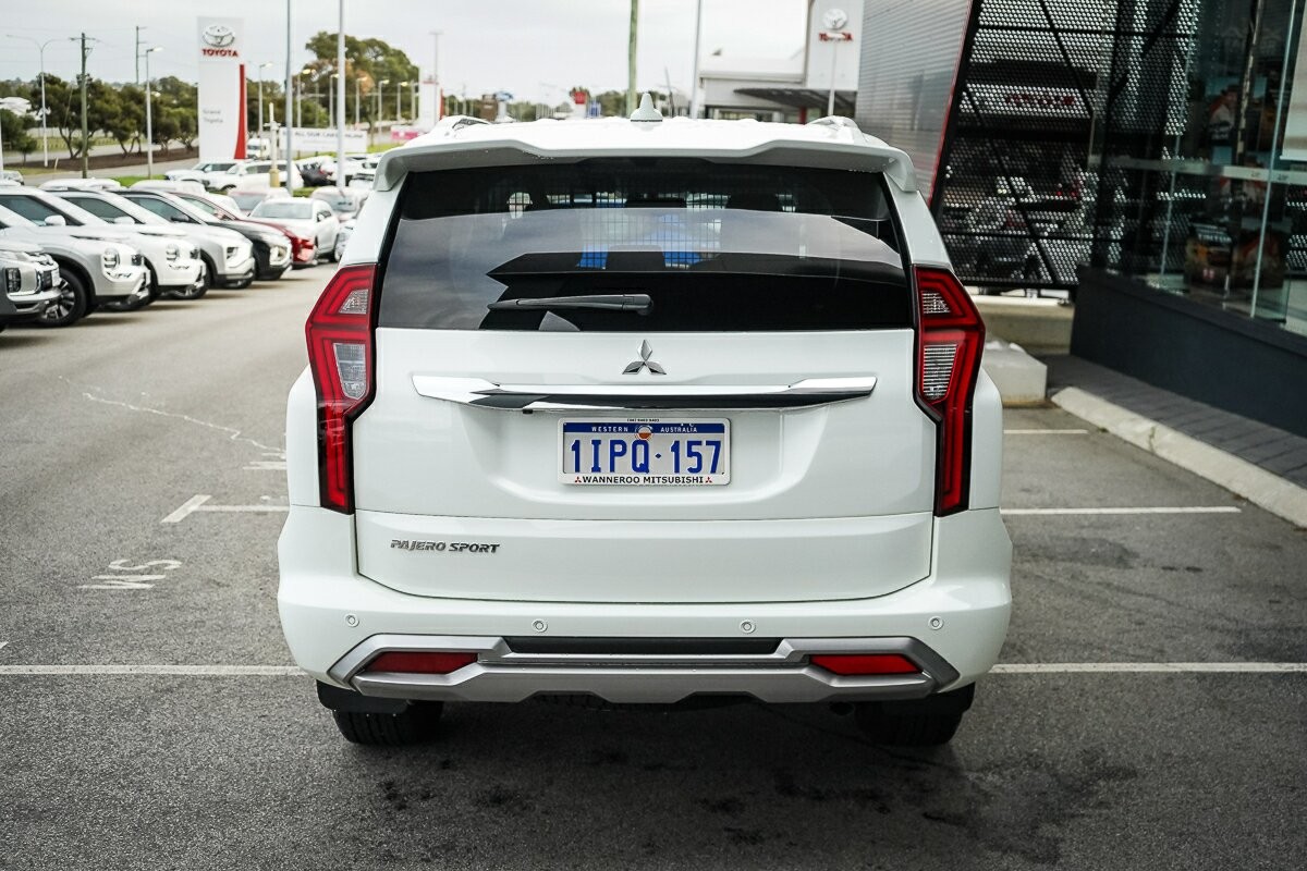 Mitsubishi Pajero Sport image 4