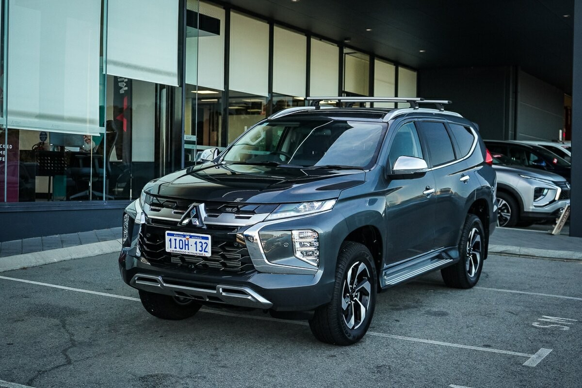 Mitsubishi Pajero Sport image 1