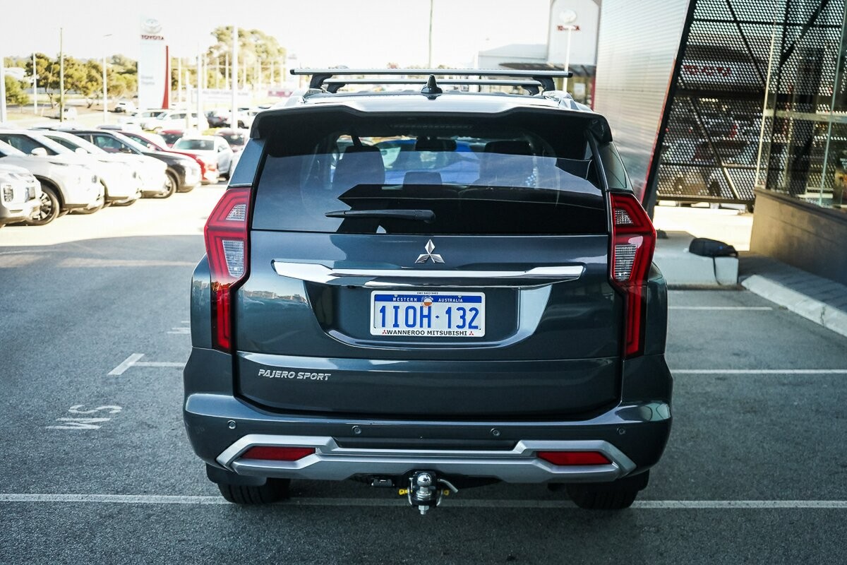 Mitsubishi Pajero Sport image 4