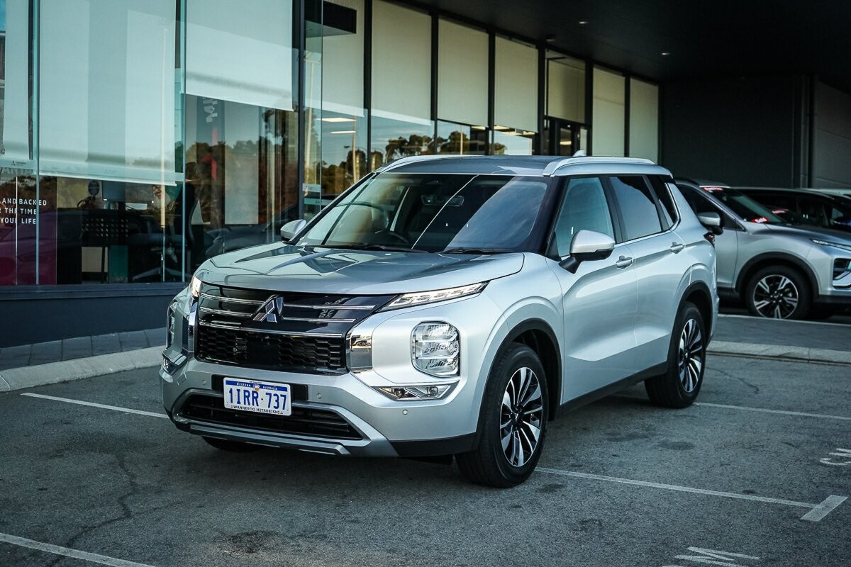 Mitsubishi Outlander image 1