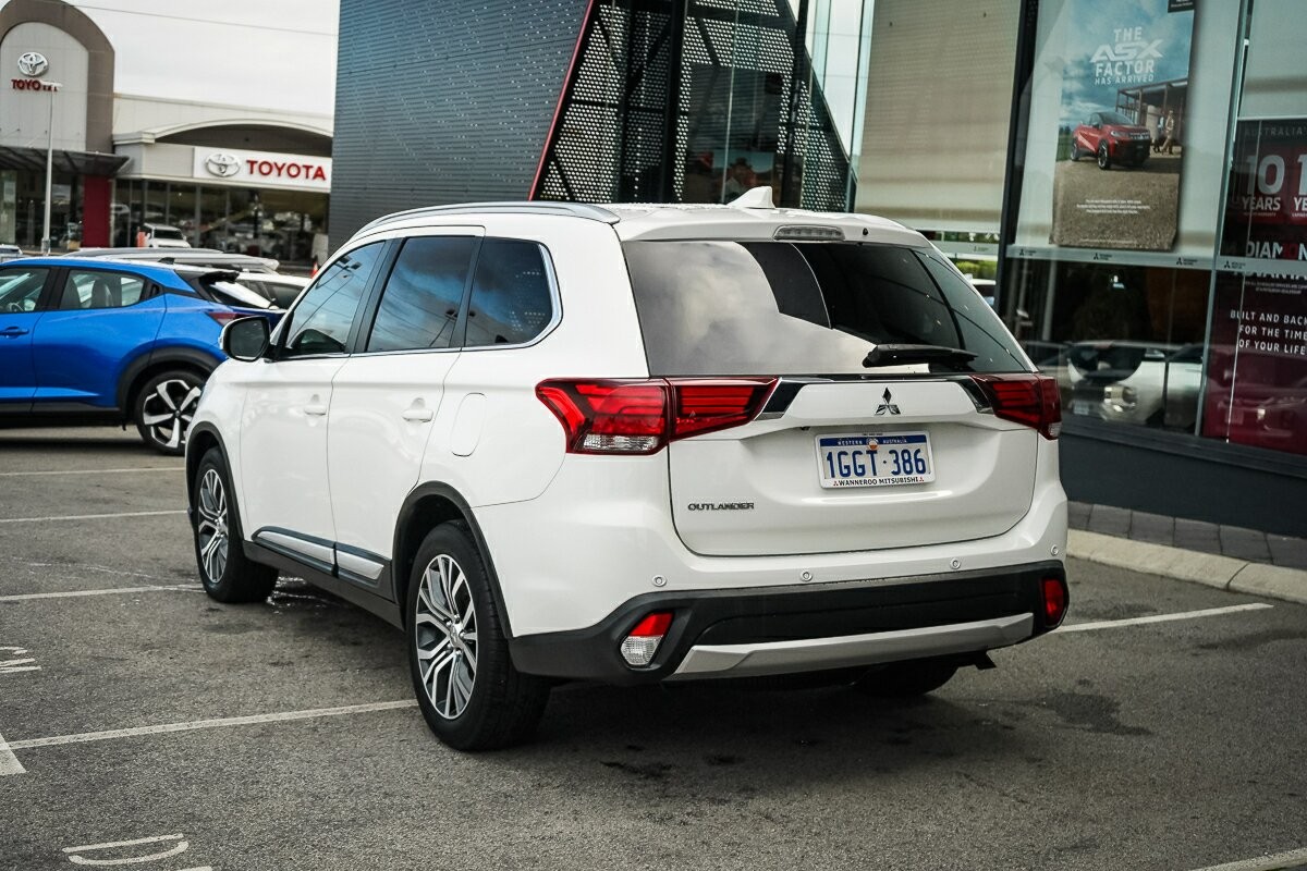 Mitsubishi Outlander image 3