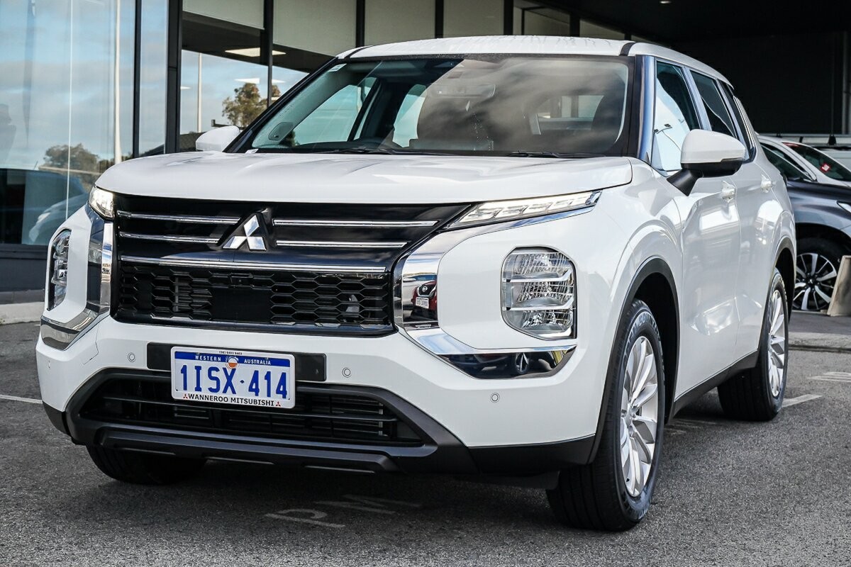 Mitsubishi Outlander image 1