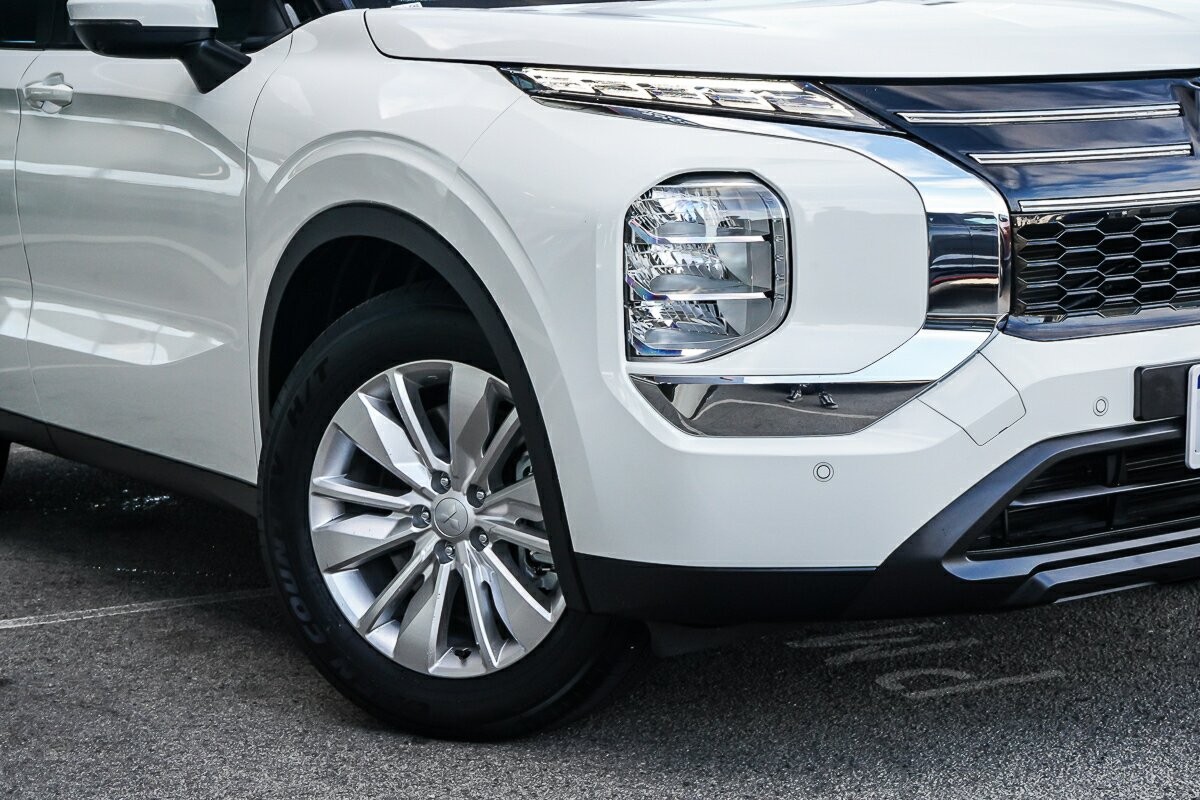 Mitsubishi Outlander image 4