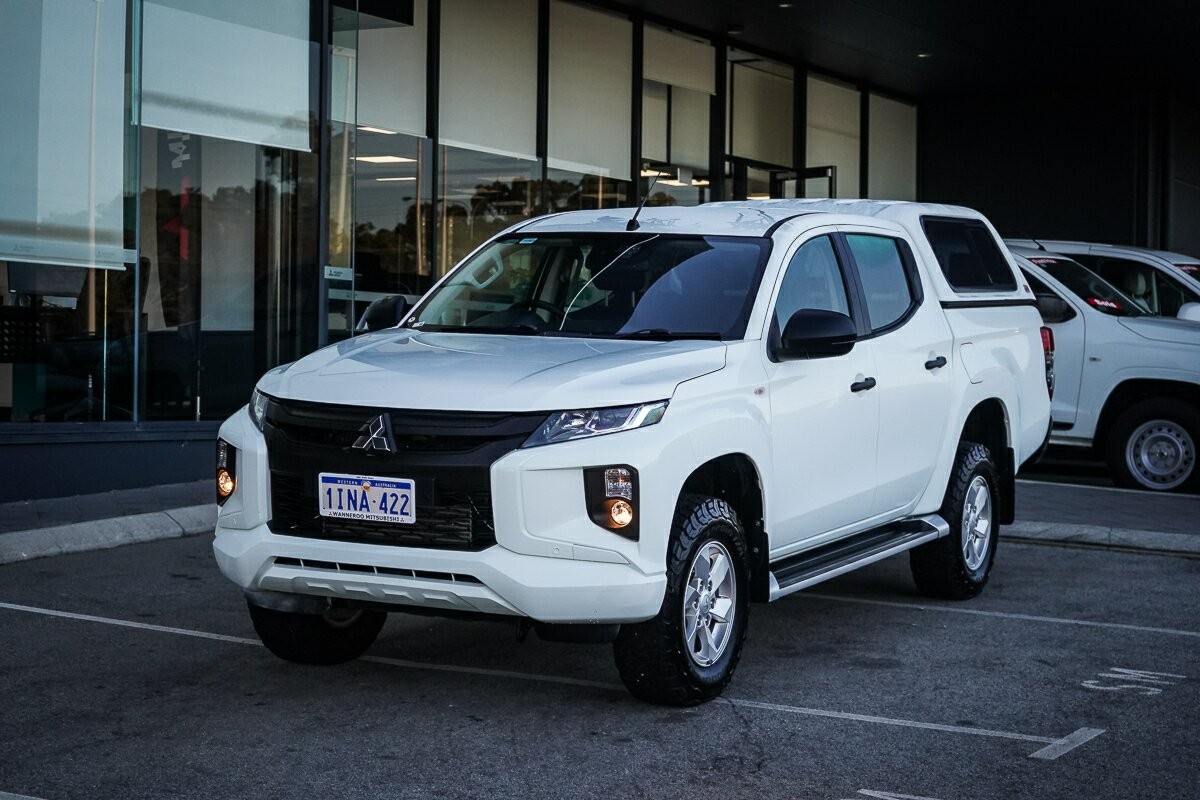 Mitsubishi Triton image 1