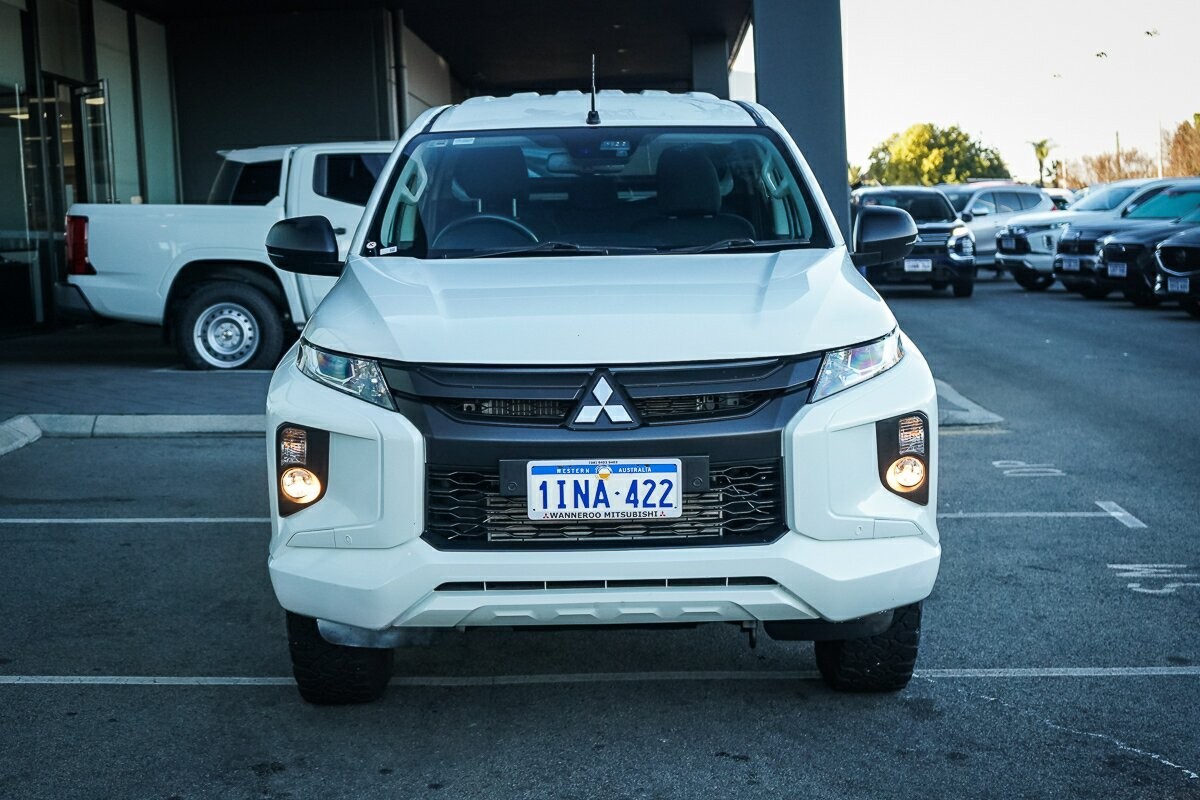 Mitsubishi Triton image 2