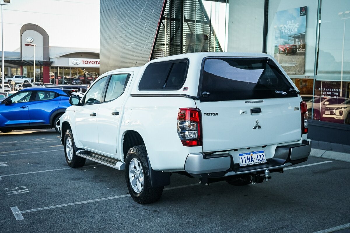 Mitsubishi Triton image 3