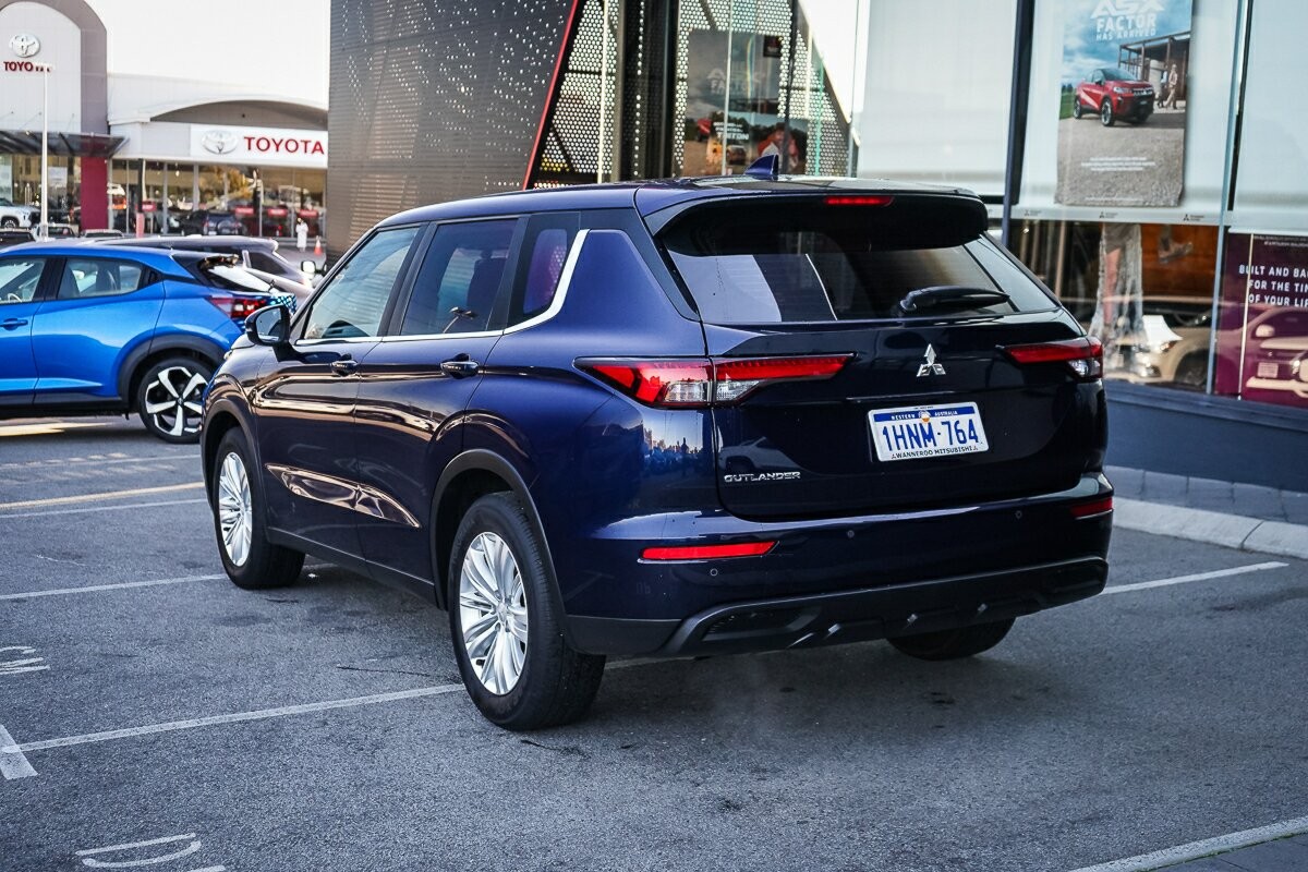 Mitsubishi Outlander image 3