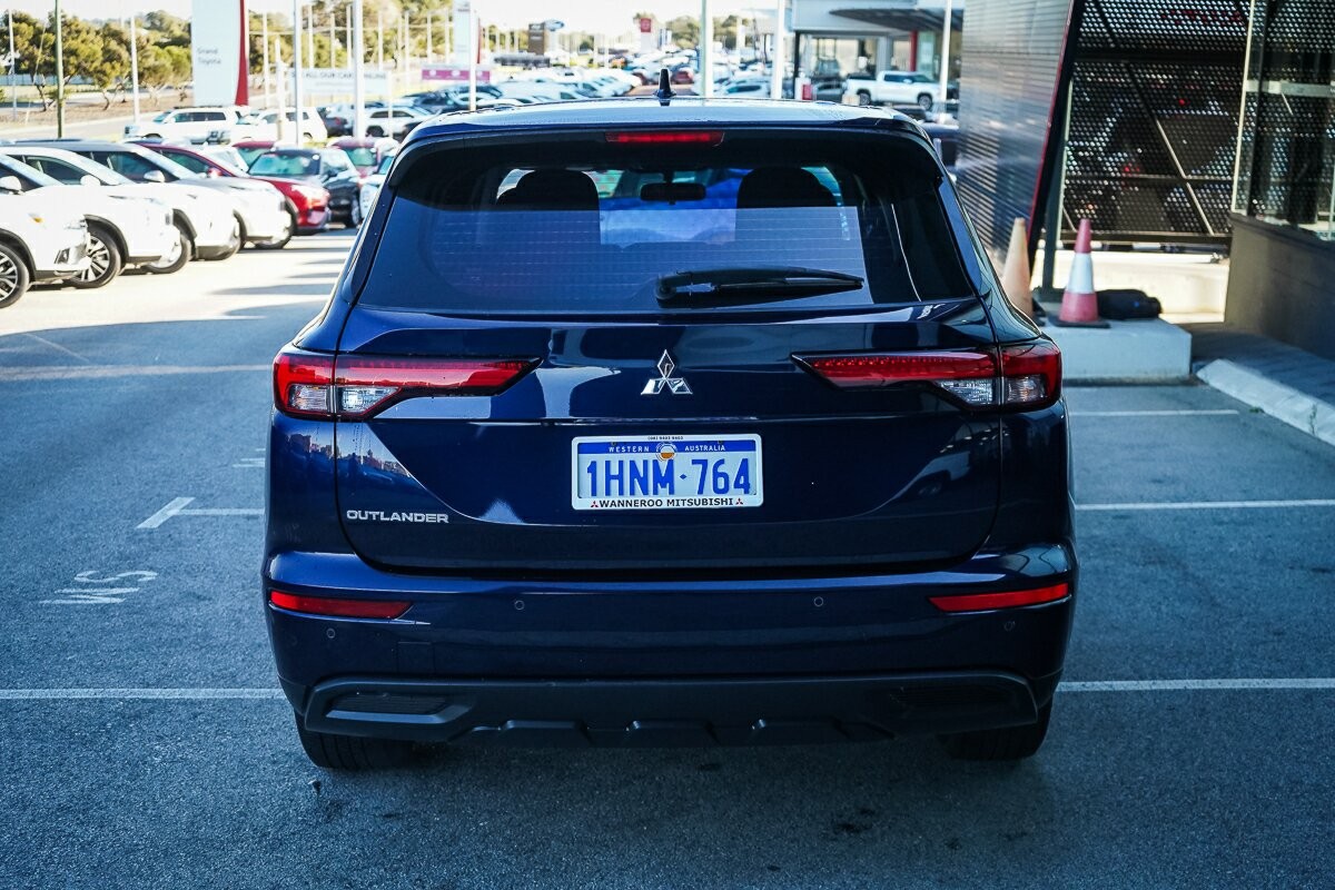 Mitsubishi Outlander image 4