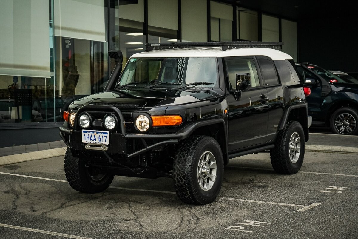 Toyota Fj Cruiser image 1