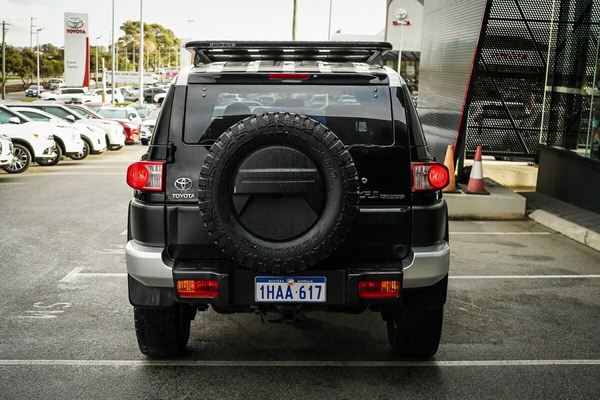 Toyota Fj Cruiser image 4