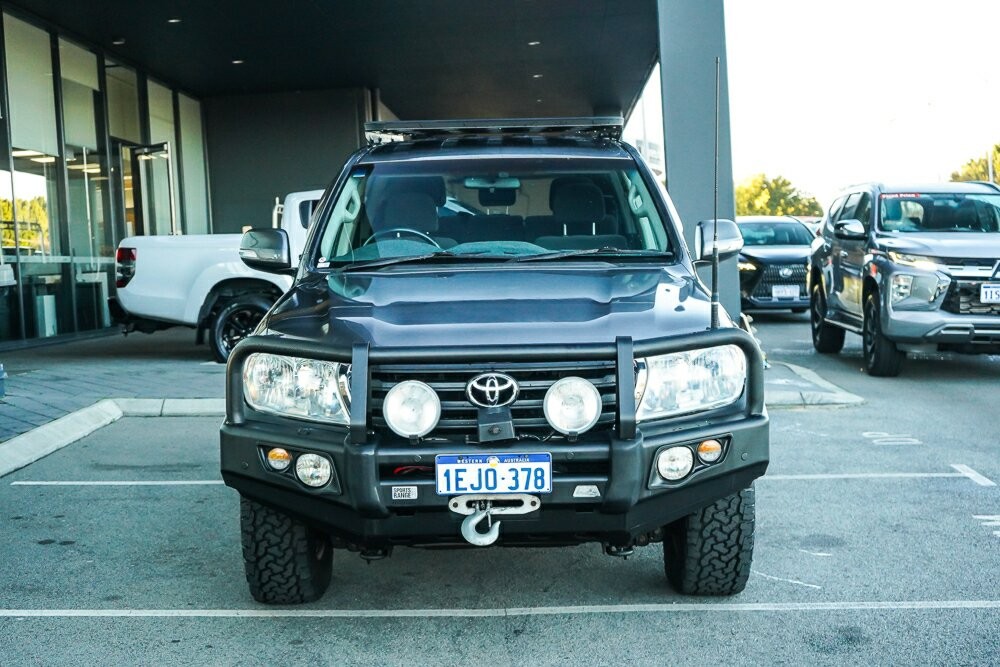 Toyota Landcruiser image 2