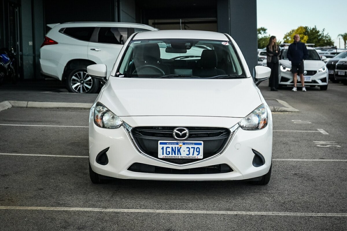 Mazda 2 image 2