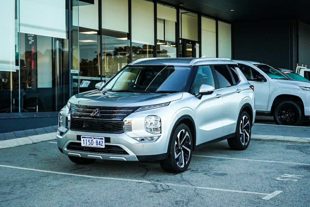 Mitsubishi Outlander image 1