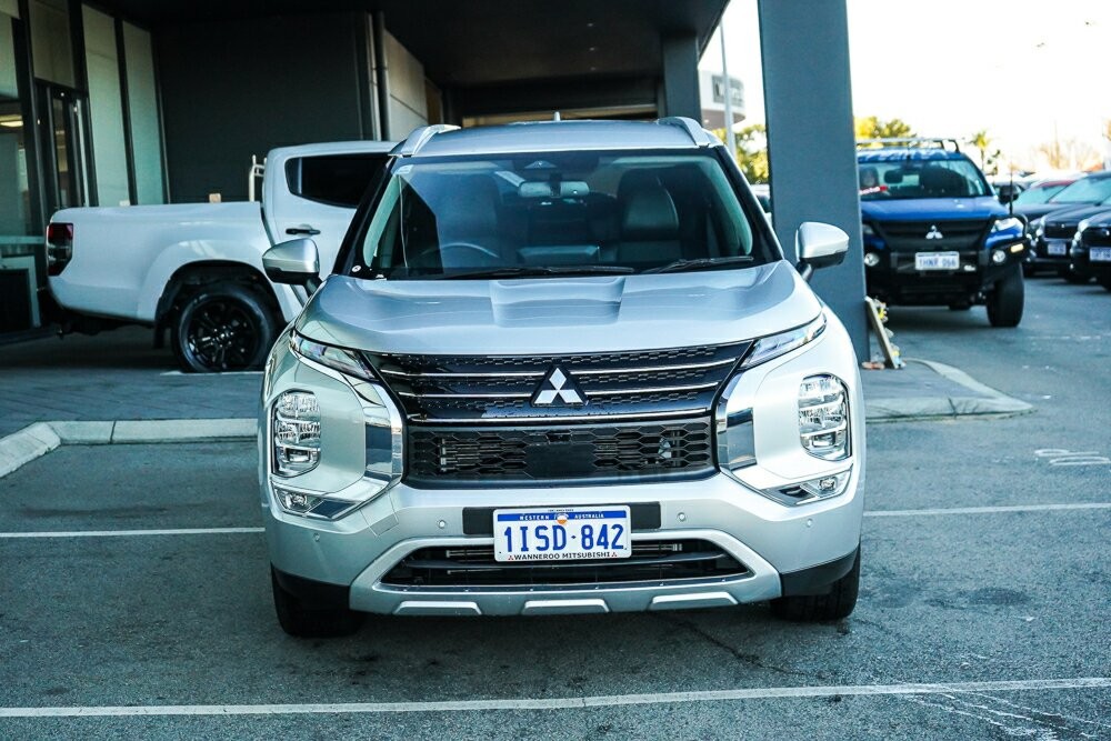 Mitsubishi Outlander image 2