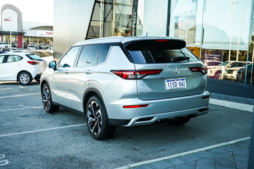 Mitsubishi Outlander image 3