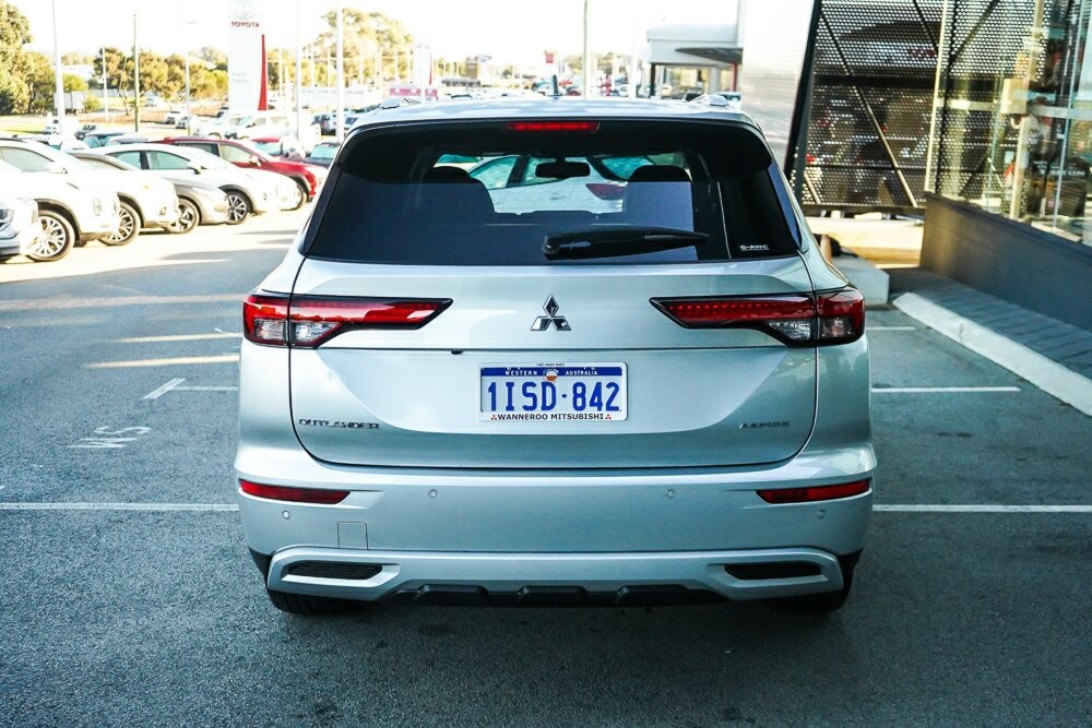 Mitsubishi Outlander image 4