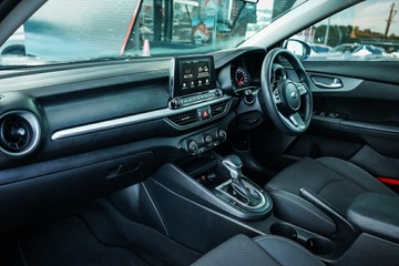 https://vehicle-cdn.autoleague.cloud/28170_21010132_16.jpg