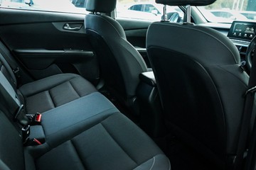 https://vehicle-cdn.autoleague.cloud/28170_21010132_24.jpg