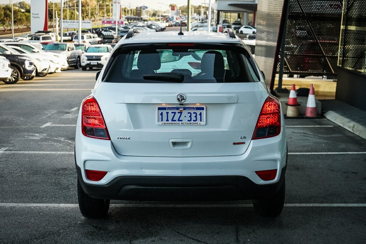 Holden Trax image 4