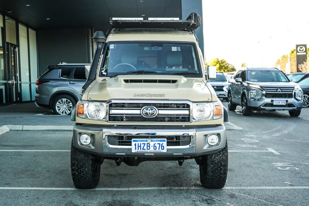 Toyota Landcruiser image 2