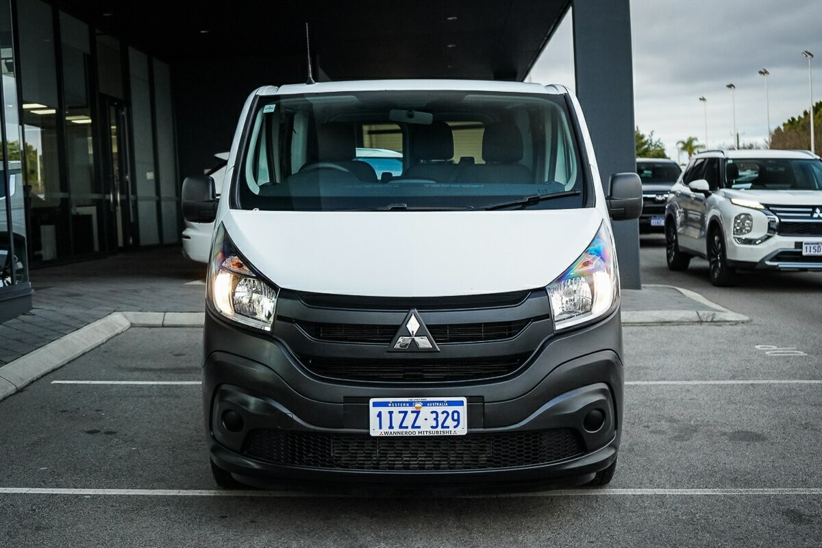Mitsubishi Express image 2