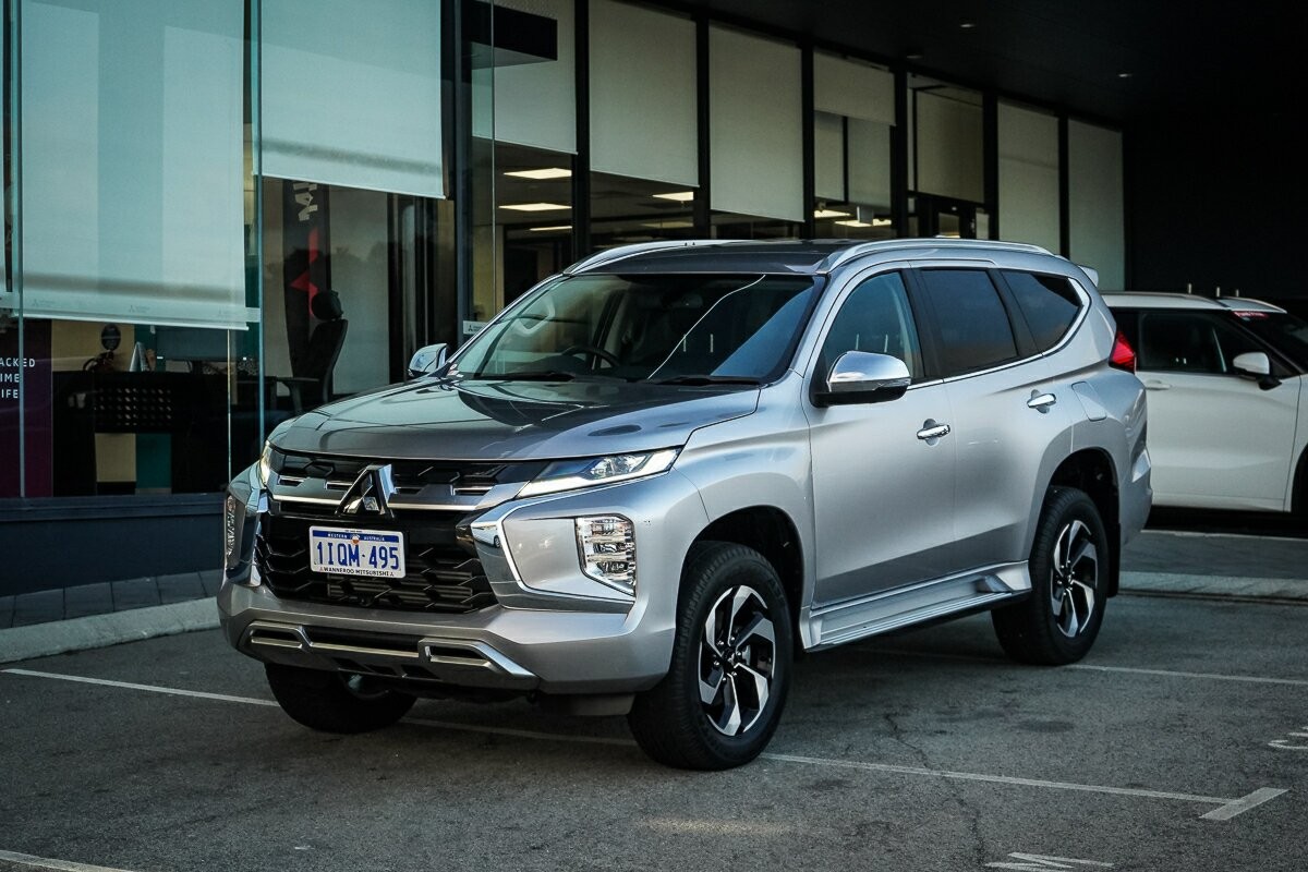 Mitsubishi Pajero Sport image 1