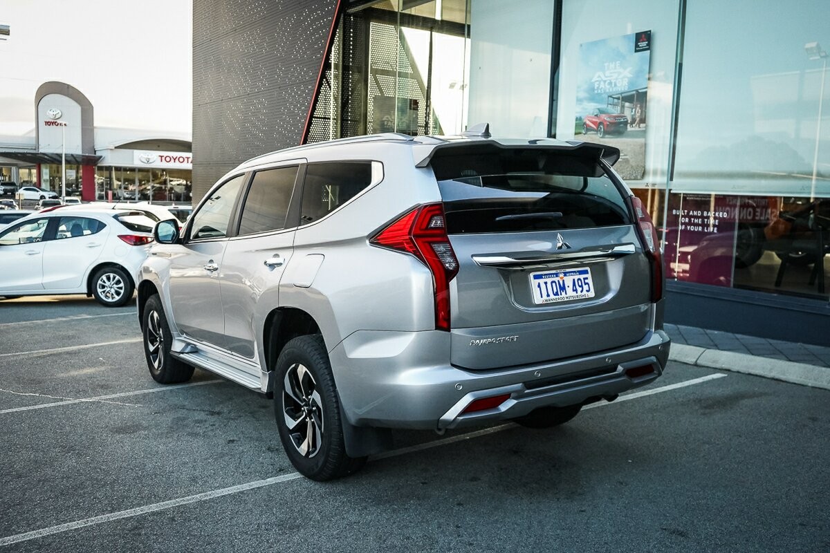 Mitsubishi Pajero Sport image 3