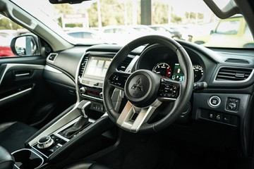 https://vehicle-cdn.autoleague.cloud/28170_21010251_15.jpg
